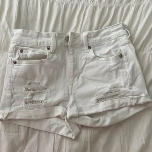 SIZE 4 WHITE AMERICAN EAGLE JEAN SHORTS